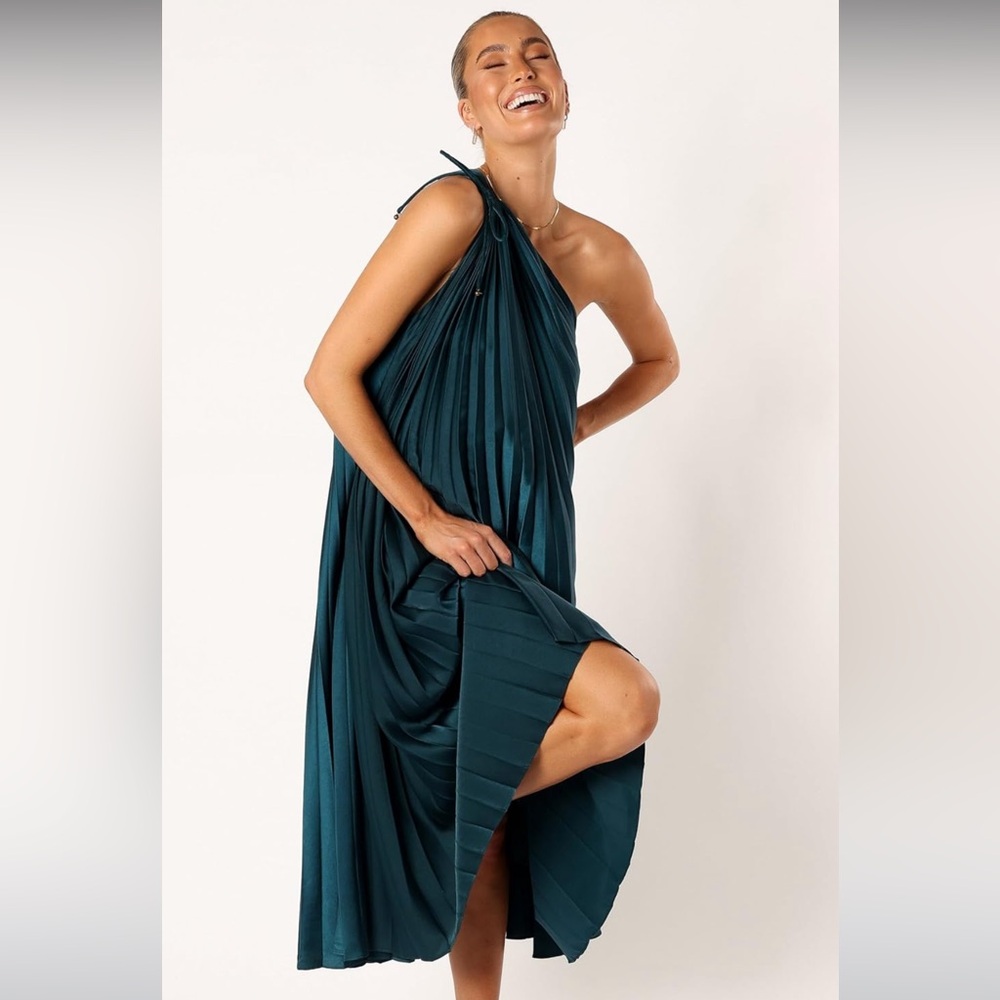 Petal & Pup Selena One Shoulder Midi Dress in Emerald